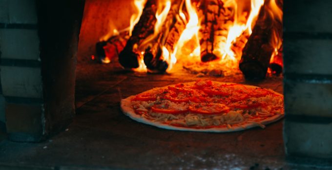 How Long Do You Cook a Pizza in a Pizza Oven